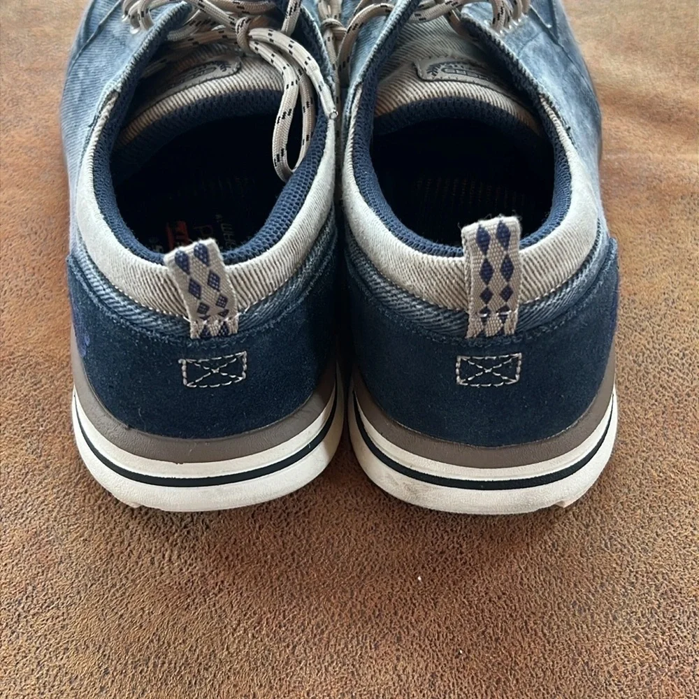 Skechers relaxed fit Blue Casual Boat Shoes w/ Air cooled memory foam. Size 9.5